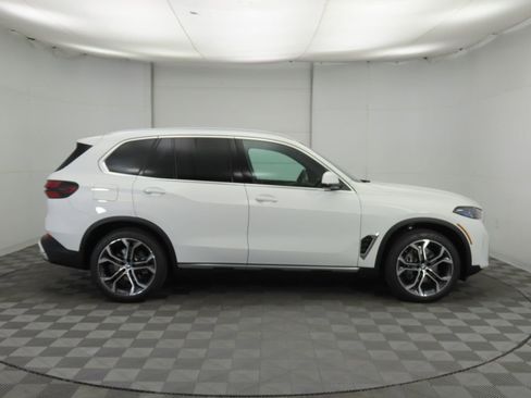 New 2026 BMW X5 sDrive40i image 4