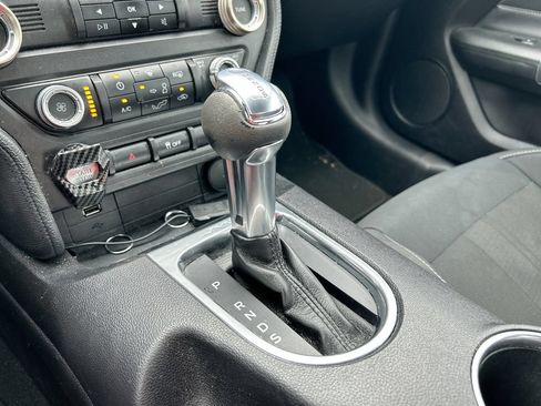 Used 2019 Ford Mustang Coupe RWD image 24