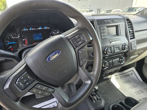 Used 2017 Ford F550 4x4 Regular Cab Super Duty image 7