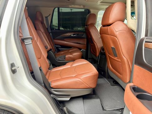 Used 2018 Cadillac Escalade Premium Luxury image 13