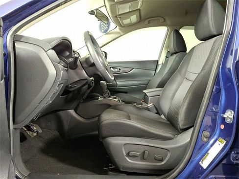 Used 2018 Nissan Rogue SV image 15