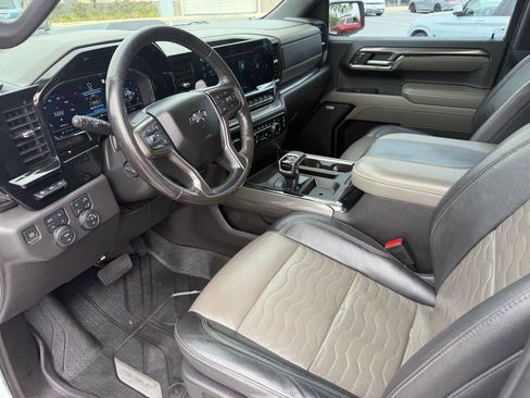 Used 2023 Chevrolet Silverado 1500 ZR2 w/ Technology Package image 3