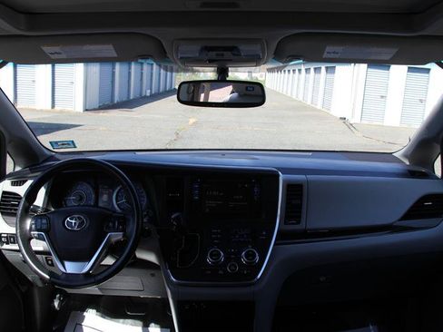 Used 2016 Toyota Sienna XLE w/ XLE Navigation Package FWD image 26