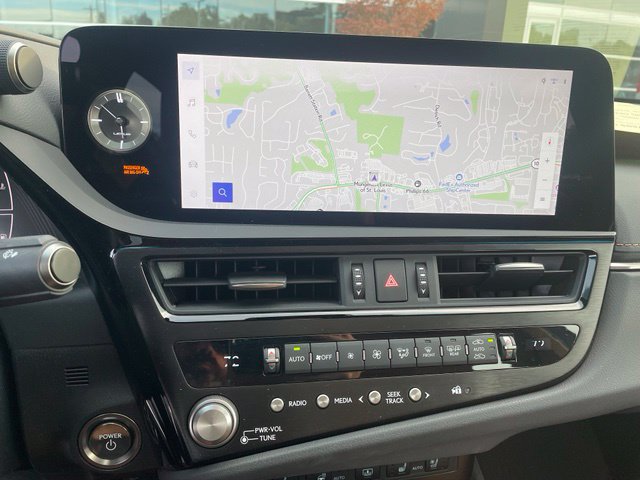 Certified 2025 Lexus ES 300h w/ Luxury Package FWD image 8