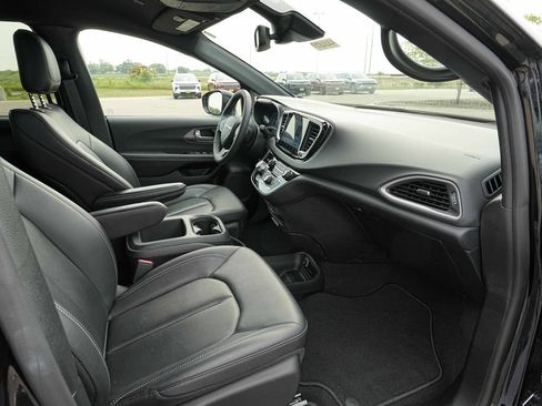 Used 2026 Chrysler Pacifica Select FWD image 22