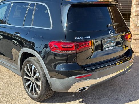 Used 2022 Mercedes-Benz GLB 250 4MATIC w/ Premium Package Lite image 15
