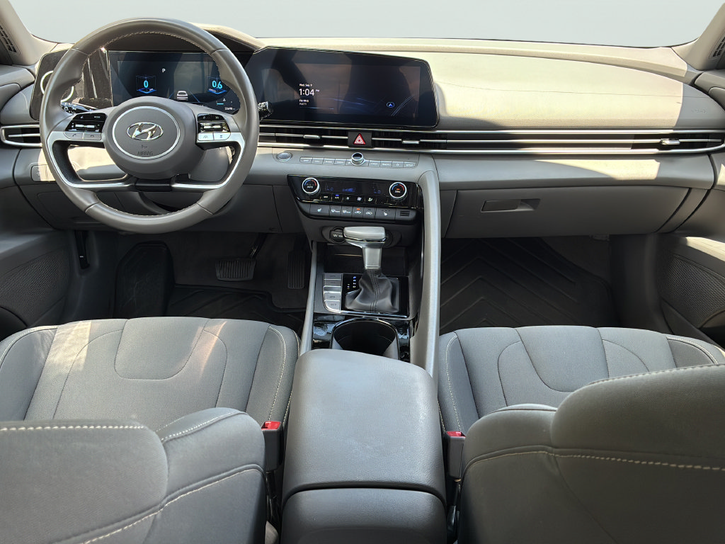 Used 2023 Hyundai Elantra SEL w/ Convenience Package FWD image 15