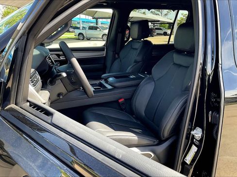 New 2026 Jeep Grand Wagoneer Limited AWD/4WD image 9
