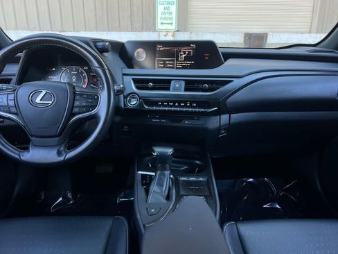 Used 2020 Lexus UX 200 image 16