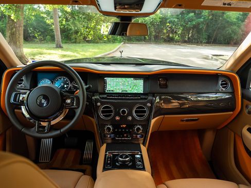 Used 2023 Rolls-Royce Cullinan Black Badge w/ Leather Finishing Pack image 4