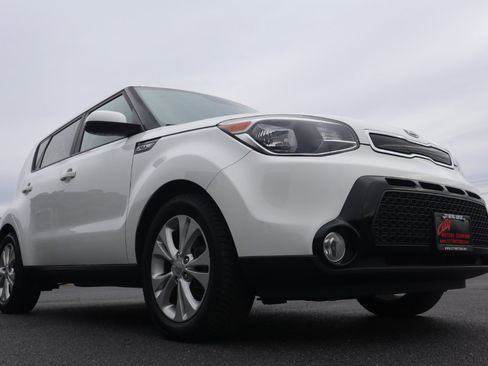 Used 2016 Kia Soul + image 16