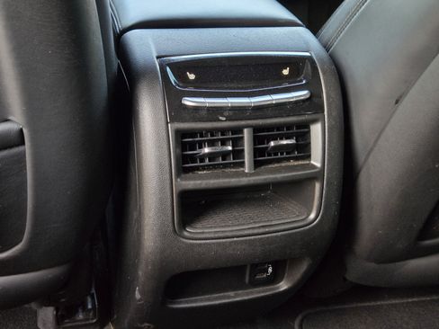 Used 2017 Cadillac XT5 Platinum AWD/4WD image 28