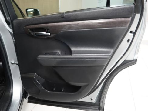 Used 2022 Toyota Highlander Platinum image 31