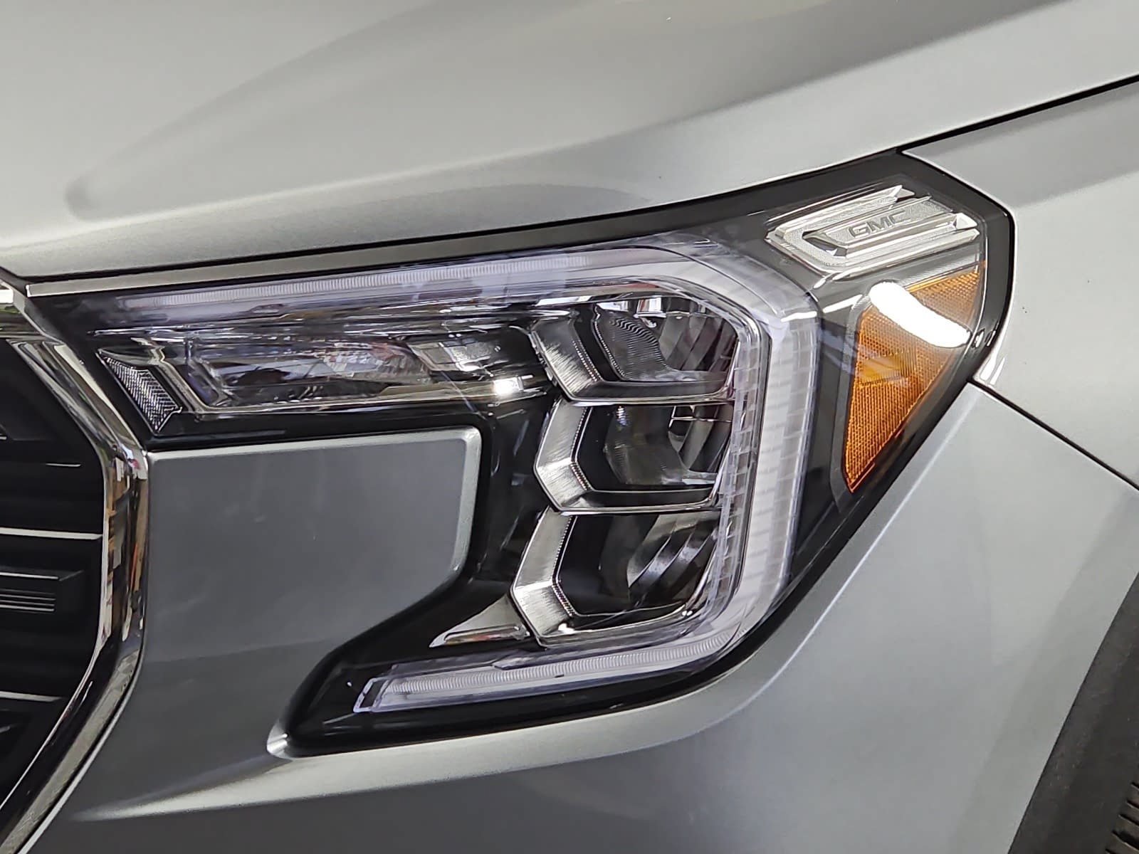 Used 2024 GMC Terrain SLE AWD/4WD image 28