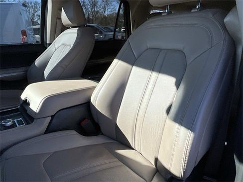 Used 2022 Ford Expedition Max Limited image 32