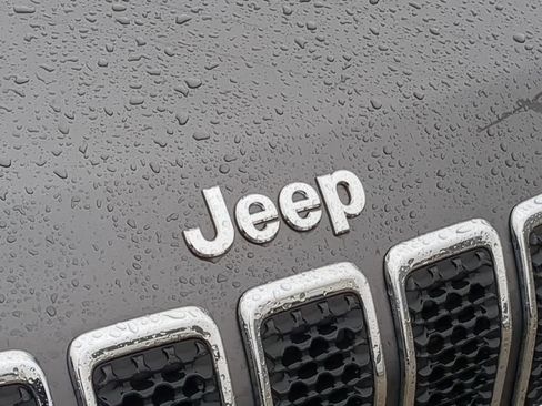 Used 2019 Jeep Cherokee Limited image 12