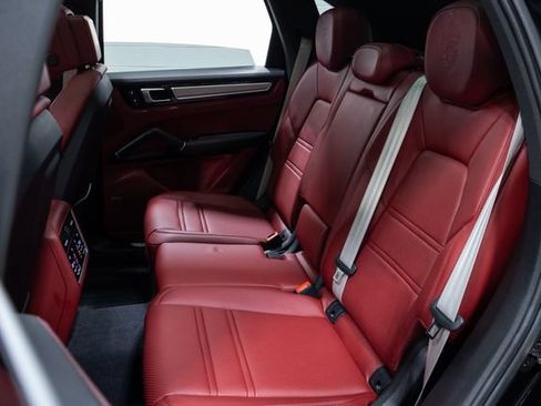 Used 2023 Porsche Cayenne Platinum Edition AWD/4WD image 23