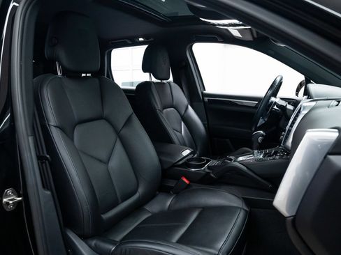 Used 2016 Porsche Cayenne AWD/4WD image 8