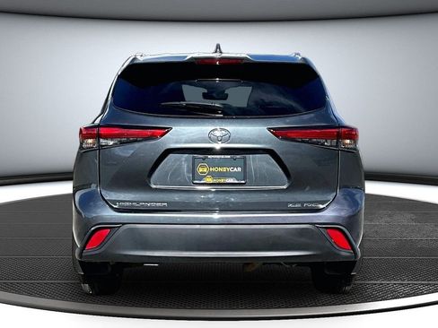 Used 2021 Toyota Highlander XLE AWD/4WD image 5