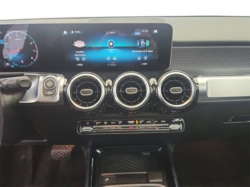 Used 2020 Mercedes-Benz GLB 250 4MATIC image 18