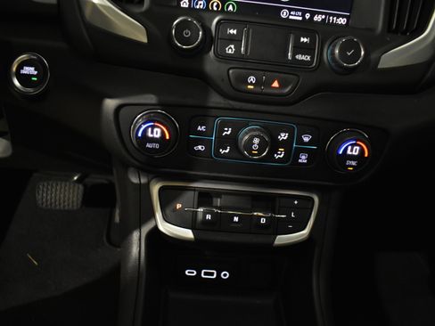 Used 2024 GMC Terrain SLE w/ Driver Convenience Package image 24