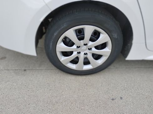 Used 2024 Toyota Corolla LE FWD image 32