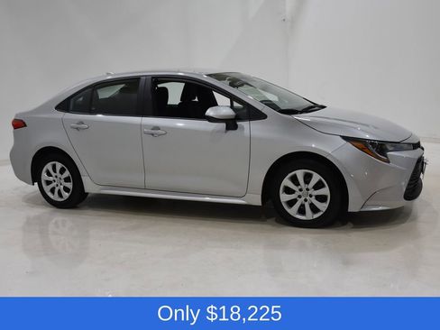 Used 2024 Toyota Corolla LE image 3