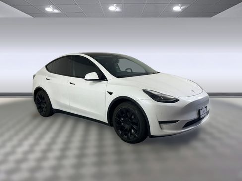 Used 2023 Tesla Model Y Long Range image 7