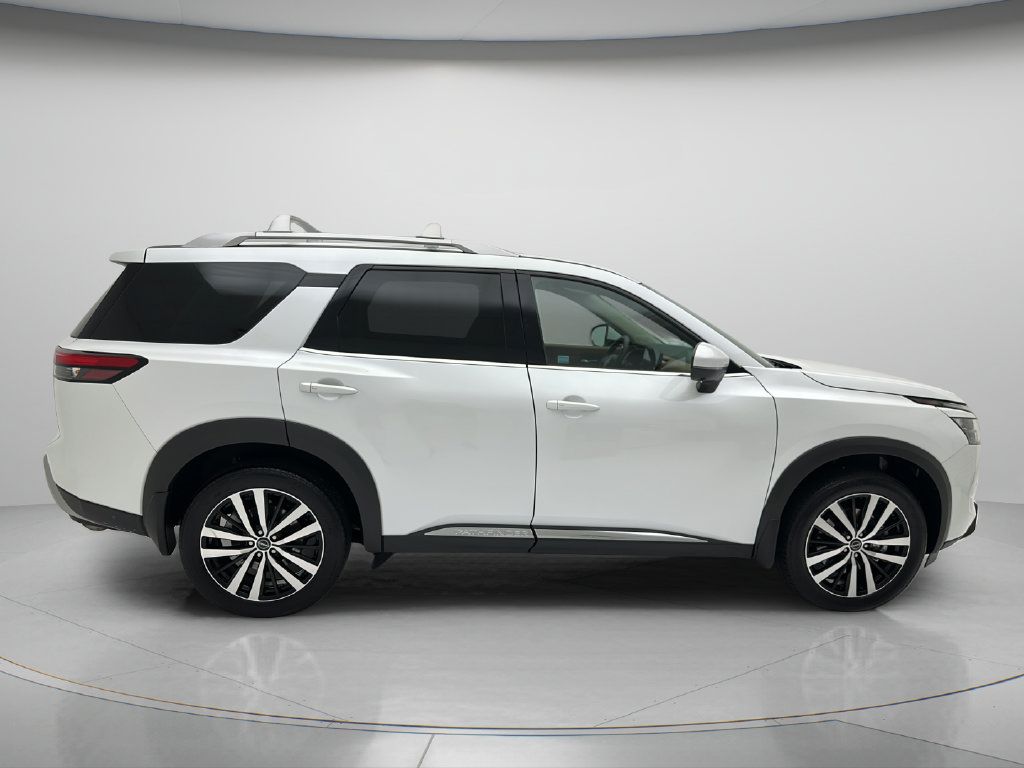 Used 2025 Nissan Pathfinder Platinum AWD/4WD image 6
