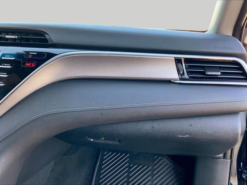 Used 2018 Toyota Camry SE w/ Convenience Package FWD image 18