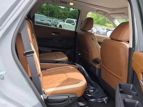 New 2026 Nissan Pathfinder Platinum FWD image 13