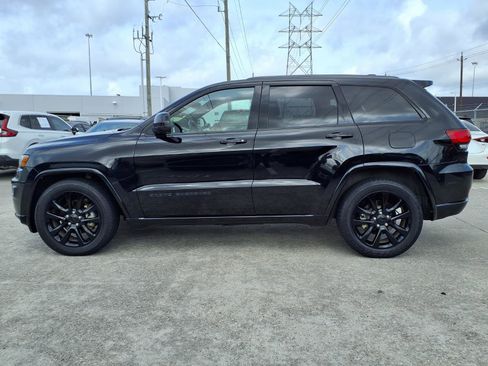Used 2018 Jeep Grand Cherokee Altitude image 23