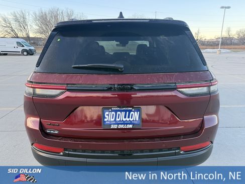 New 2025 Jeep Grand Cherokee Limited image 4