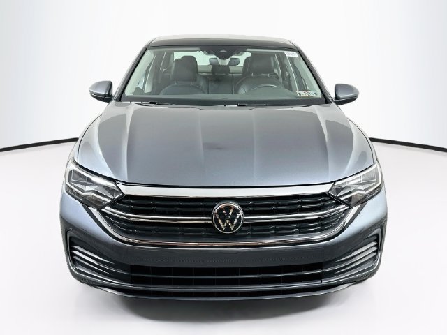Certified 2024 Volkswagen Jetta SE w/ Panoramic Sunroof Package FWD image 2