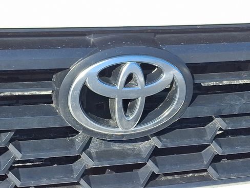 Used 2025 Toyota Tacoma TRD Sport image 8