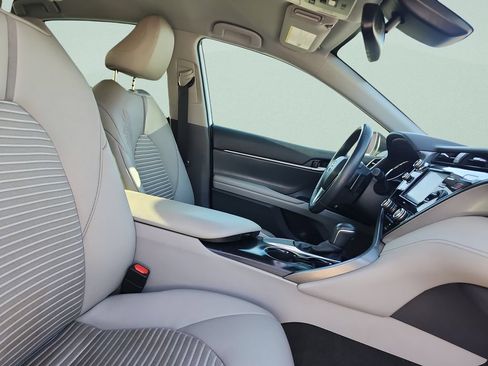 Used 2020 Toyota Camry SE w/ Convenience Package FWD image 20