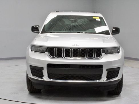 Used 2024 Jeep Grand Cherokee L Laredo AWD/4WD image 5