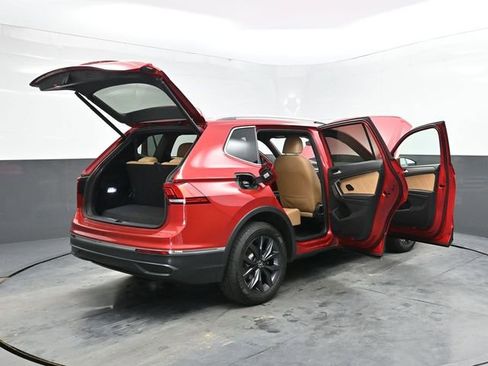 Used 2022 Volkswagen Tiguan SE FWD image 45