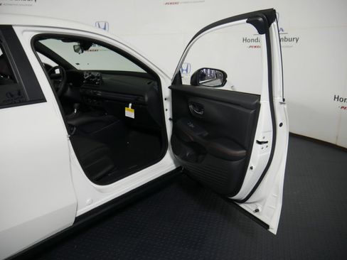 New 2026 Honda HR-V Sport image 8