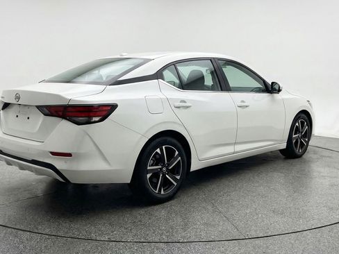 Used 2025 Nissan Sentra SV image 7