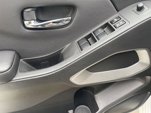 Used 2024 Nissan Frontier SV w/ SV Convenience Package image 18