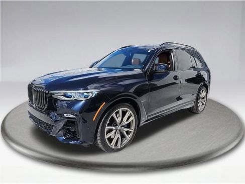 Used 2022 BMW X7 M50i w/ Luxury Seating Package image 19