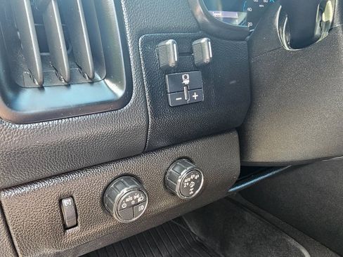 Used 2019 Chevrolet Colorado ZR2 w/ ZR2 Midnight Special Edition AWD/4WD image 15