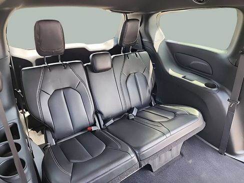 Used 2023 Chrysler Pacifica Touring-L w/ S Appearance Package AWD/4WD image 18
