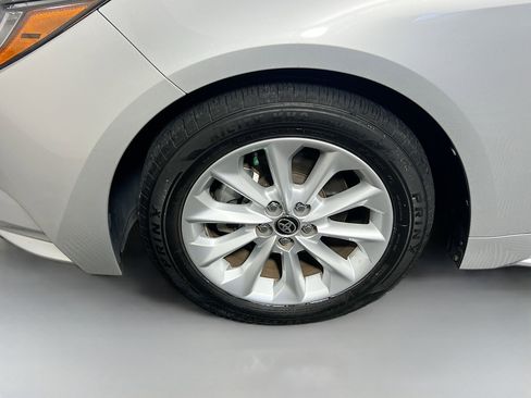Used 2021 Toyota Corolla LE w/ LE Convenience Package FWD image 13
