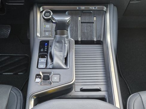 Used 2024 Lexus GX 550 w/ Cold Area Package AWD/4WD image 15