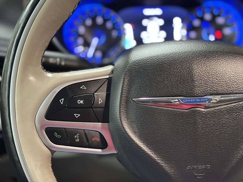 Used 2017 Chrysler Pacifica Limited w/ UConnect Theater Package FWD image 31
