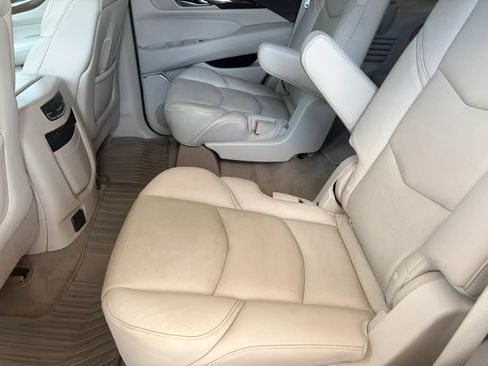Used 2017 Cadillac Escalade Premium Luxury AWD/4WD image 17