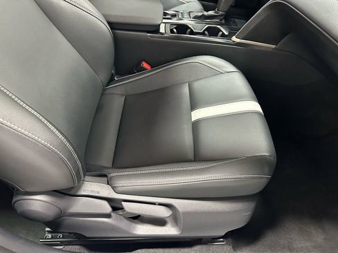 Used 2025 Toyota Camry SE image 59