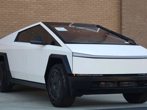 Used 2025 Tesla Cybertruck AWD Crew Cab image 7